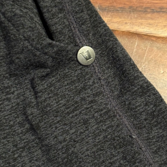 Vuori Men’s Sunday Performance Joggers Large Charcoal Heather - Picture 2 of 5